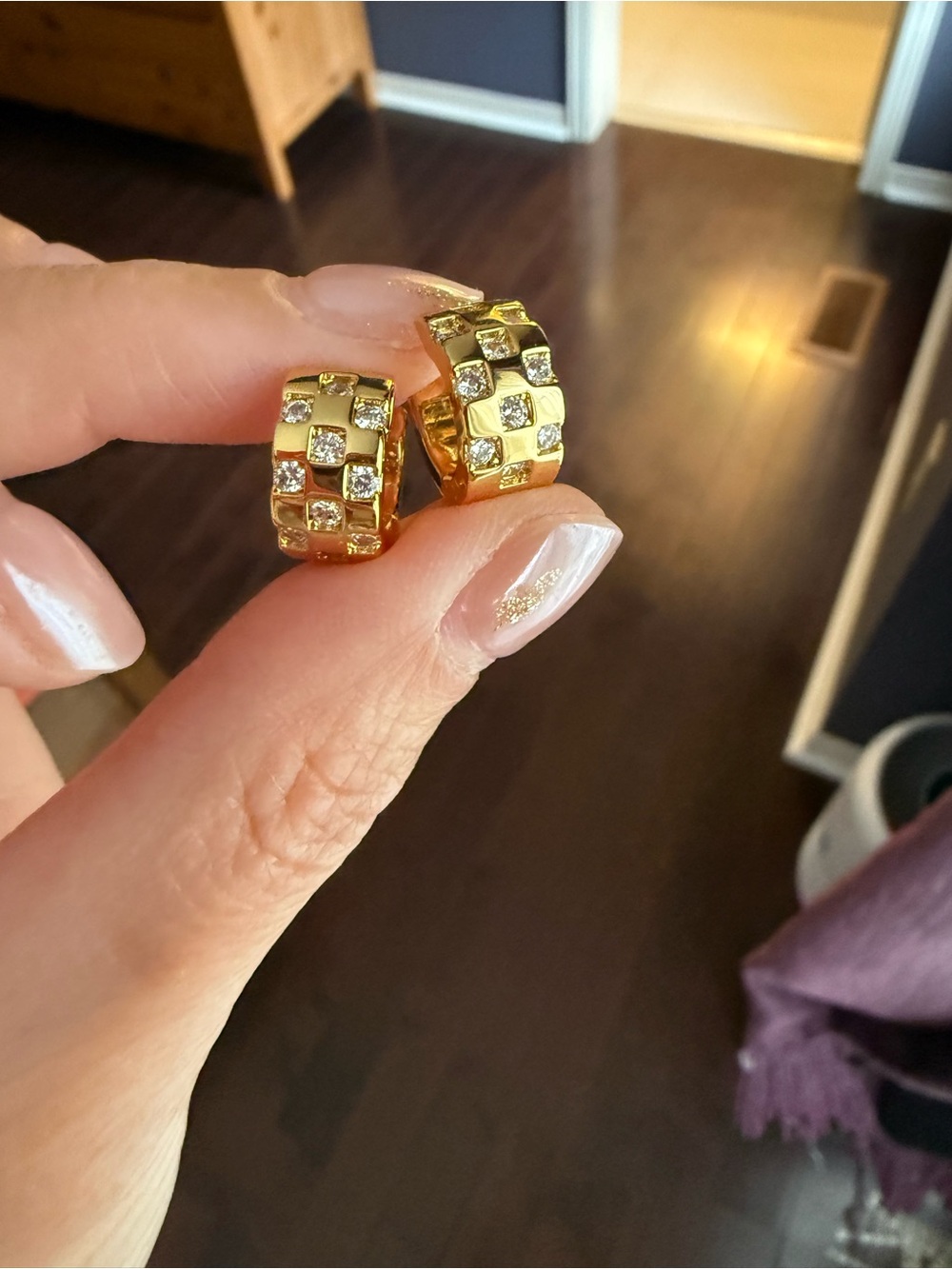 Ana Luisa Eden Small Hoop Earrings - Picture 4 of 6